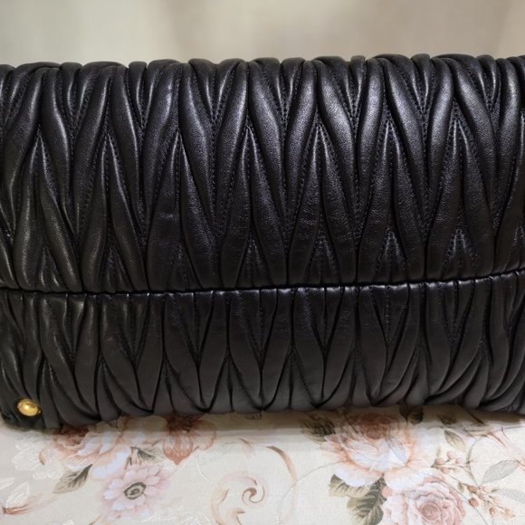 Miu Miu Authentic MATELASSÉ NAPPA LEATHER HANDBAG - Picture 6 of 16
